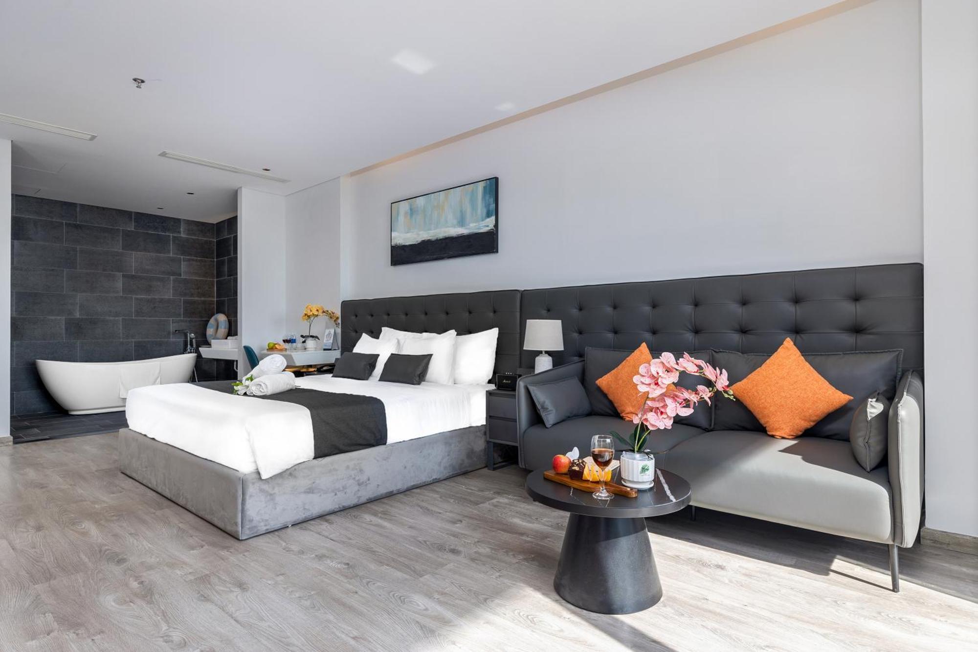 Jbay Beachfront Boutique Hotel Da Nang Bagian luar foto