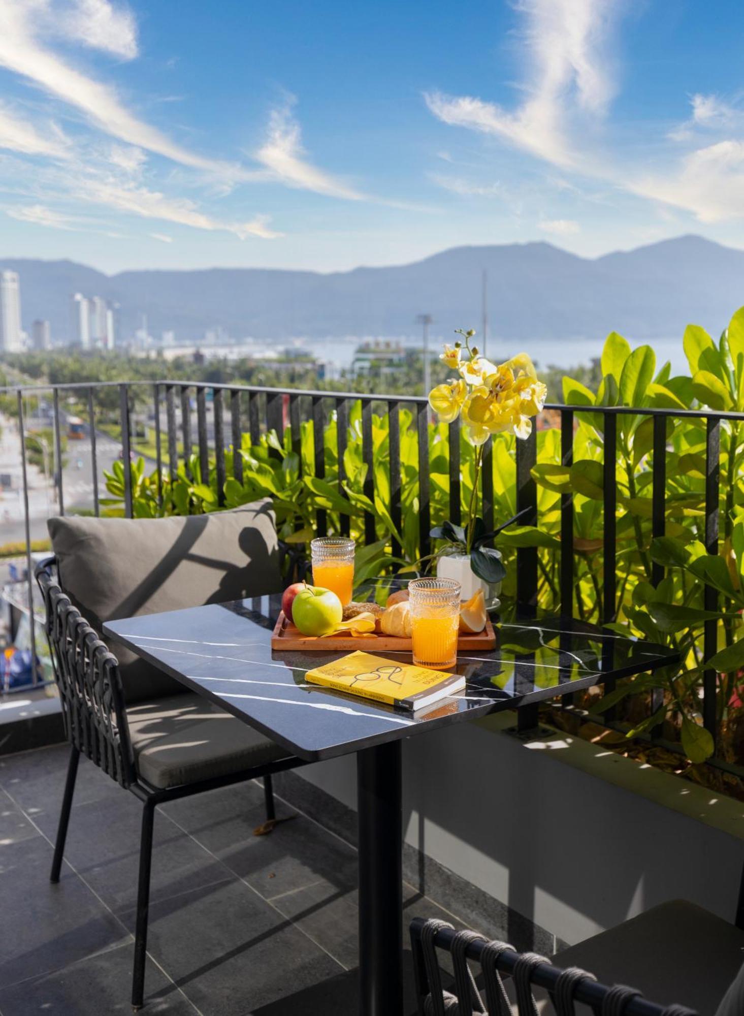 Jbay Beachfront Boutique Hotel Da Nang Bagian luar foto