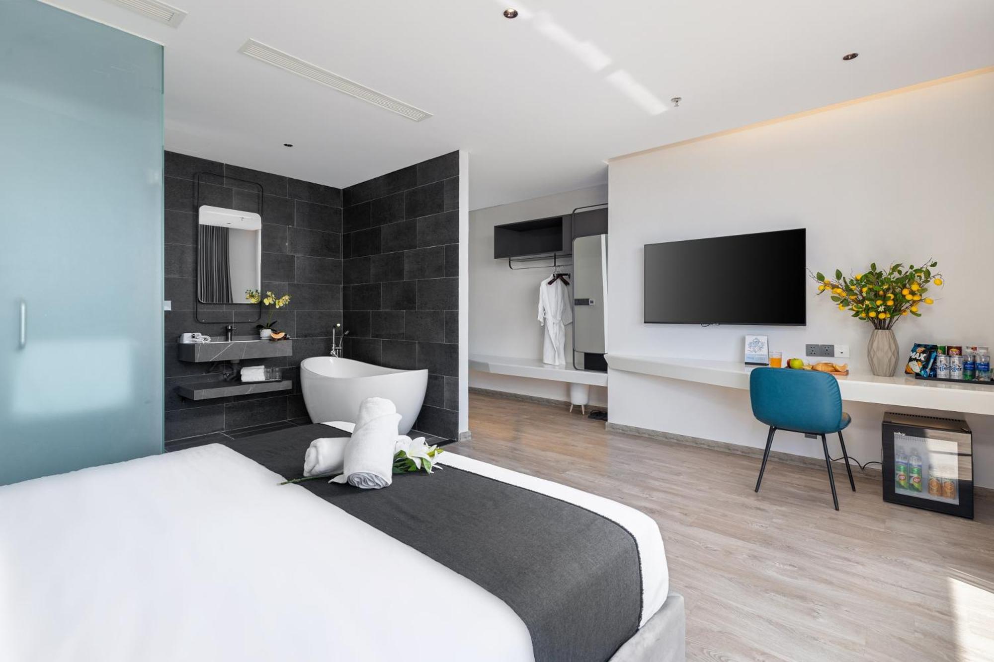 Jbay Beachfront Boutique Hotel Da Nang Bagian luar foto