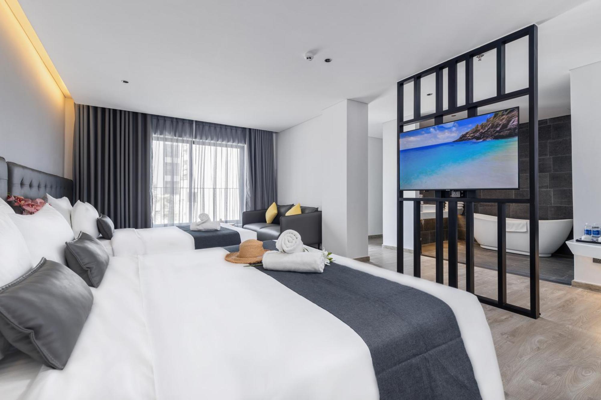 Jbay Beachfront Boutique Hotel Da Nang Bagian luar foto
